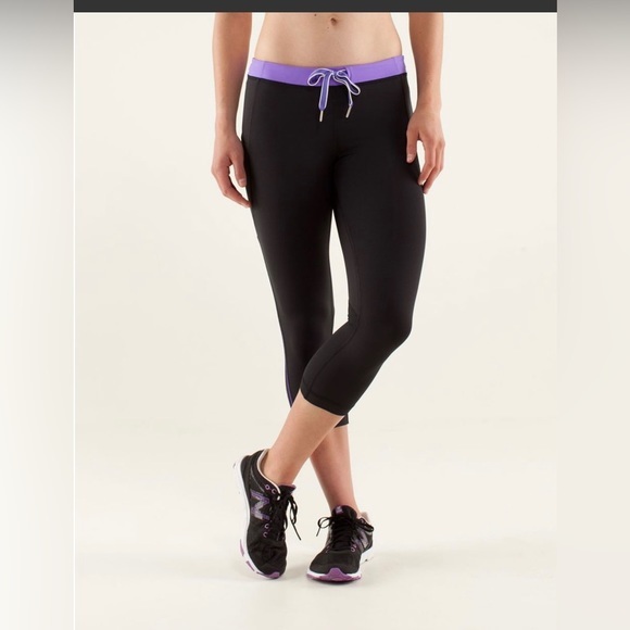 Lululemon Beach Runner Crop Black‎ / Power Purple - Picture 1 of 8